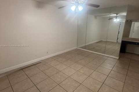 Condominio en alquiler en Coconut Creek, Florida, 2 dormitorios, 91.23 m2 № 1957557 - foto 3