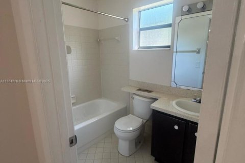 Condominio en alquiler en Coconut Creek, Florida, 2 dormitorios, 91.23 m2 № 1957557 - foto 12