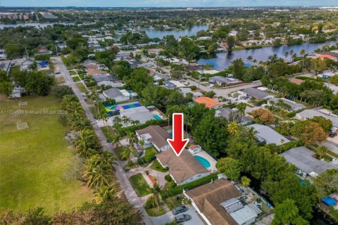 House in Miami, Florida 5 bedrooms, 218.51 sq.m. № 1475211 - photo 28