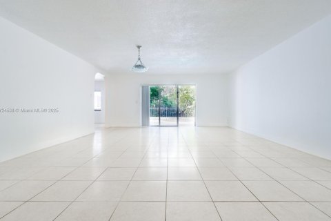 House in Miami, Florida 5 bedrooms, 218.51 sq.m. № 1475211 - photo 13