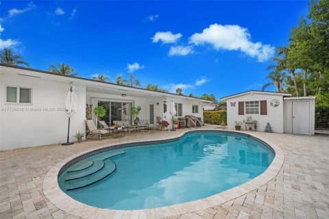 House in Miami, Florida 5 bedrooms, 218.51 sq.m. № 1475211 - photo 4