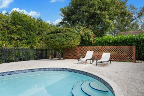 House in Miami, Florida 5 bedrooms, 218.51 sq.m. № 1475211 - photo 12