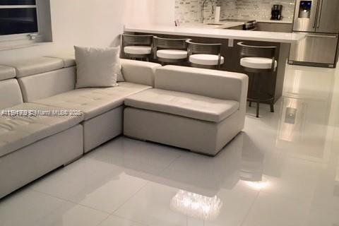 Condominio en alquiler en Miami Beach, Florida, 2 dormitorios, 110.55 m2 № 2012314 - foto 3