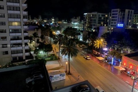 Condominio en alquiler en Miami Beach, Florida, 2 dormitorios, 110.55 m2 № 2012314 - foto 23