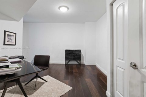 Condo in Hollywood, Florida, 2 bedrooms  № 1889561 - photo 14