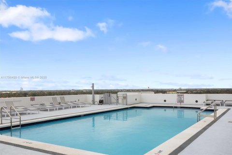 Condo in Hollywood, Florida, 2 bedrooms  № 1889561 - photo 23
