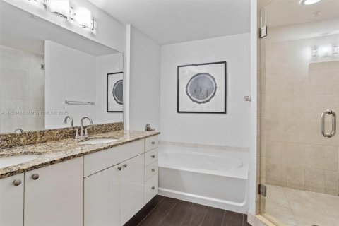 Condo in Hollywood, Florida, 2 bedrooms  № 1889561 - photo 13