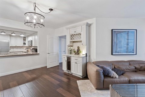 Condo in Hollywood, Florida, 2 bedrooms  № 1889561 - photo 6