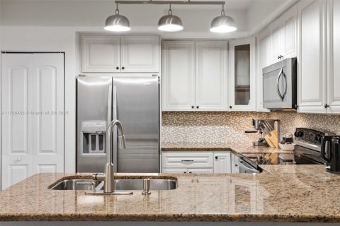 Condo in Hollywood, Florida, 2 bedrooms  № 1889561 - photo 10