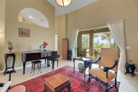 House in Mount Dora, Florida 3 bedrooms, 281.31 sq.m. № 1916217 - photo 9