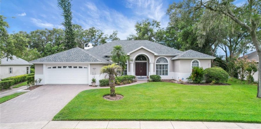 House in Mount Dora, Florida 3 bedrooms, 281.31 sq.m. № 1916217