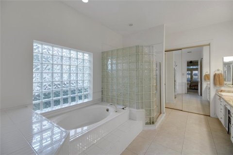 House in Mount Dora, Florida 3 bedrooms, 281.31 sq.m. № 1916217 - photo 29
