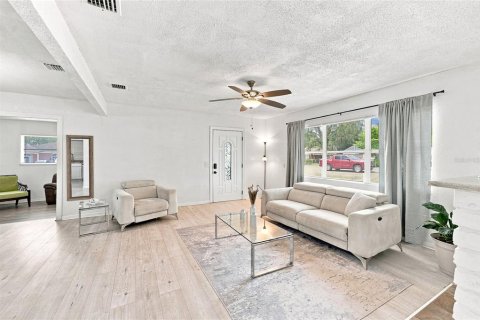Casa en venta en Tampa, Florida, 4 dormitorios, 166.57 m2 № 2210136 - foto 10