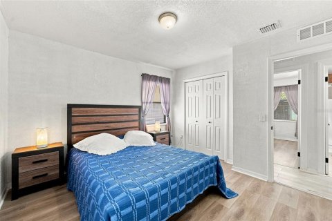 Casa en venta en Tampa, Florida, 4 dormitorios, 166.57 m2 № 2210136 - foto 28