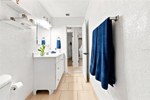 Casa en venta en Tampa, Florida, 4 dormitorios, 166.57 m2 № 2210136 - foto 24