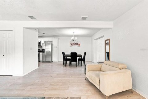 Casa en venta en Tampa, Florida, 4 dormitorios, 166.57 m2 № 2210136 - foto 13