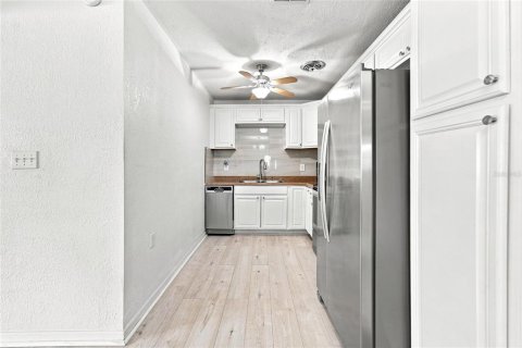 Casa en venta en Tampa, Florida, 4 dormitorios, 166.57 m2 № 2210136 - foto 17