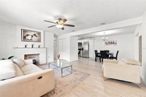 Casa en venta en Tampa, Florida, 4 dormitorios, 166.57 m2 № 2210136 - foto 8