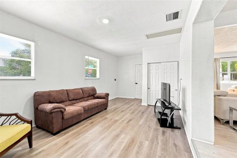 Casa en venta en Tampa, Florida, 4 dormitorios, 166.57 m2 № 2210136 - foto 20