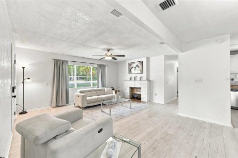Casa en venta en Tampa, Florida, 4 dormitorios, 166.57 m2 № 2210136 - foto 11