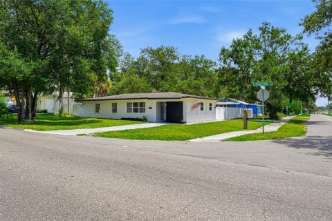 Casa en venta en Tampa, Florida, 4 dormitorios, 166.57 m2 № 2210136 - foto 3