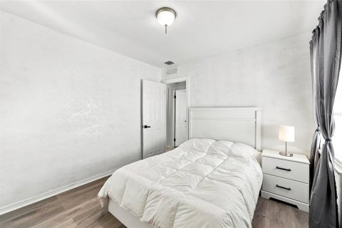 Casa en venta en Tampa, Florida, 4 dormitorios, 166.57 m2 № 2210136 - foto 30