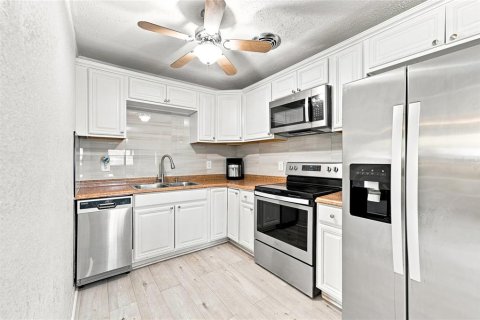 Casa en venta en Tampa, Florida, 4 dormitorios, 166.57 m2 № 2210136 - foto 18