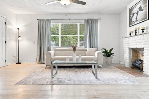 Casa en venta en Tampa, Florida, 4 dormitorios, 166.57 m2 № 2210136 - foto 12