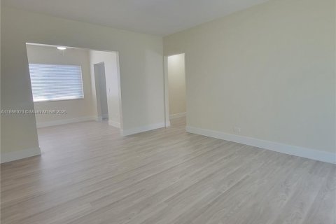 Apartamento en alquiler en Miami Beach, Florida, 1 dormitorio, 74.32 m2 № 1979298 - foto 3