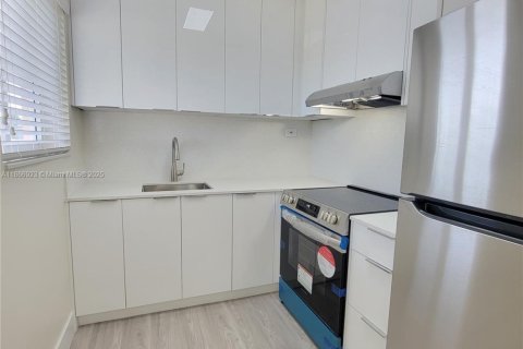 Apartamento en alquiler en Miami Beach, Florida, 1 dormitorio, 74.32 m2 № 1979298 - foto 1