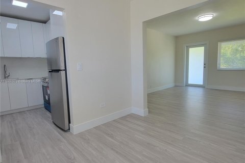 Apartamento en alquiler en Miami Beach, Florida, 1 dormitorio, 74.32 m2 № 1979298 - foto 4