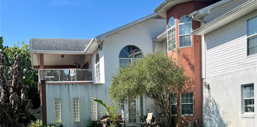 House in Edgewater, Florida 7 bedrooms, 582.5 sq.m. № 2201827