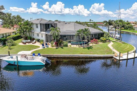House in Punta Gorda, Florida 4 bedrooms, 311.13 sq.m. № 1893804 - photo 2