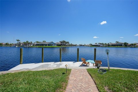 House in Punta Gorda, Florida 4 bedrooms, 311.13 sq.m. № 1893804 - photo 4