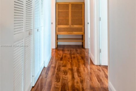Снять в аренду кондоминиум в Авентура, Флорида 3 спальни, 141.68м2, № 2078115 - фото 6