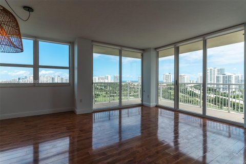 Снять в аренду кондоминиум в Авентура, Флорида 3 спальни, 141.68м2, № 2078115 - фото 2