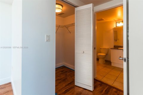 Снять в аренду кондоминиум в Авентура, Флорида 3 спальни, 141.68м2, № 2078115 - фото 17