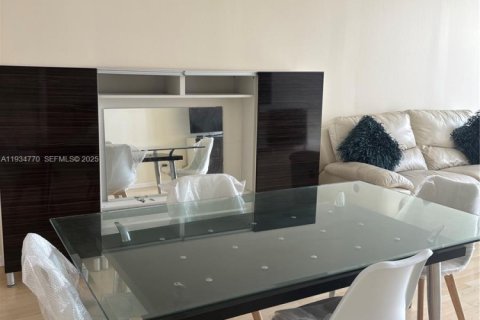 Condo in Hallandale Beach, Florida, 11 bedrooms  № 1993127 - photo 8