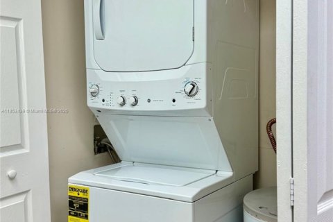 Condominio en alquiler en Miami, Florida, 3 dormitorios, 117.61 m2 № 1960152 - foto 6