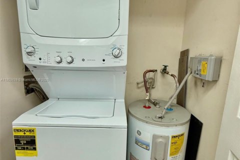 Condominio en alquiler en Miami, Florida, 3 dormitorios, 117.61 m2 № 1960152 - foto 10