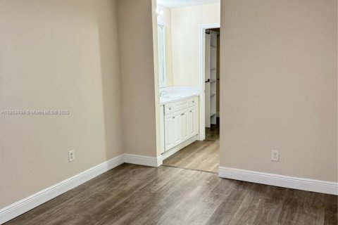 Condominio en alquiler en Miami, Florida, 3 dormitorios, 117.61 m2 № 1960152 - foto 15