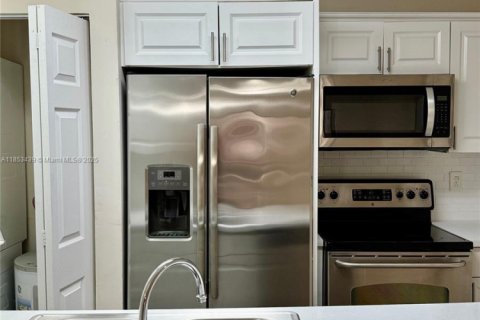 Condominio en alquiler en Miami, Florida, 3 dormitorios, 117.61 m2 № 1960152 - foto 7