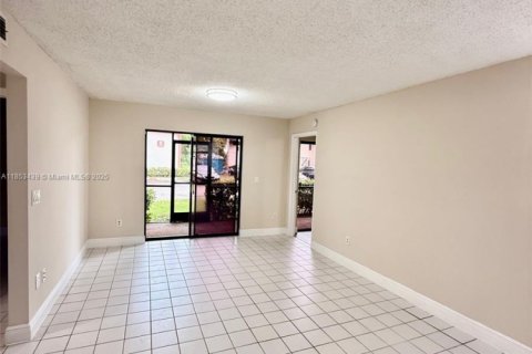 Condominio en alquiler en Miami, Florida, 3 dormitorios, 117.61 m2 № 1960152 - foto 14