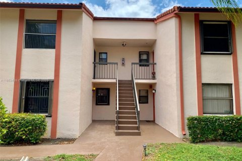 Condominio en alquiler en Miami, Florida, 3 dormitorios, 117.61 m2 № 1960152 - foto 2