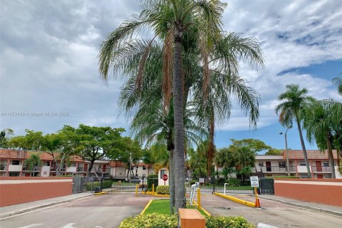 Condominio en alquiler en Miami, Florida, 3 dormitorios, 117.61 m2 № 1960152 - foto 3