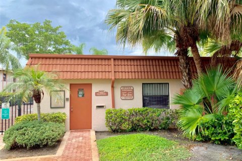 Condominio en alquiler en Miami, Florida, 3 dormitorios, 117.61 m2 № 1960152 - foto 23