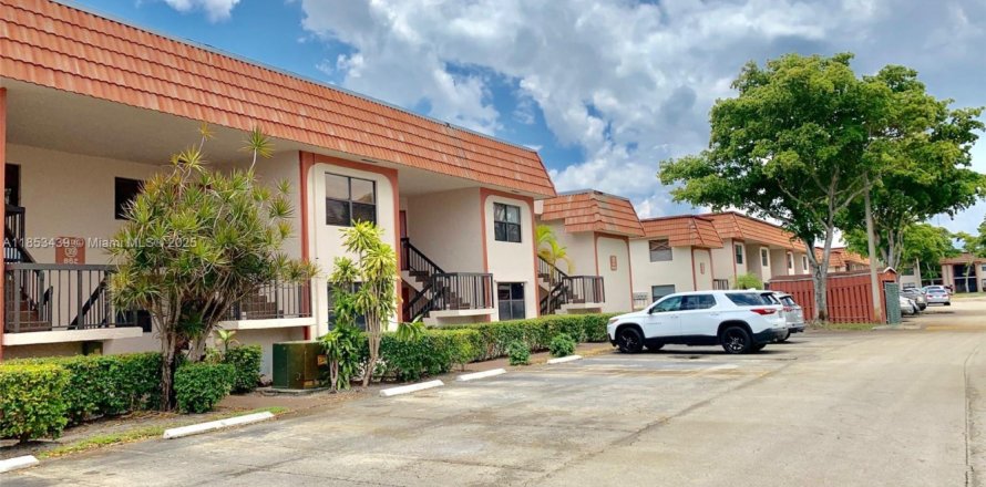 Condominio en Miami, Florida, 3 dormitorios № 1960152