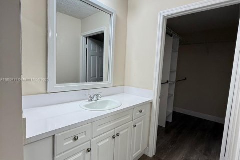 Condominio en alquiler en Miami, Florida, 3 dormitorios, 117.61 m2 № 1960152 - foto 16