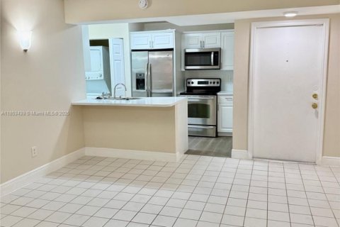 Condominio en alquiler en Miami, Florida, 3 dormitorios, 117.61 m2 № 1960152 - foto 4