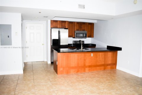 Condominio en alquiler en Coral Gables, Florida, 2 dormitorios, 90.12 m2 № 1886603 - foto 1